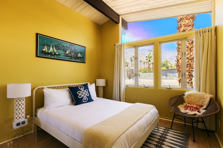 The Citrona Room
Wake up to stunning San Jacinto Mountain views while sipping coffee in a luxe queen bed. Bathed in golden yellow hues, this sun-drenched retreat features high beamed ceilings & breathtaking vistas—warm, inviting & effortlessly serene