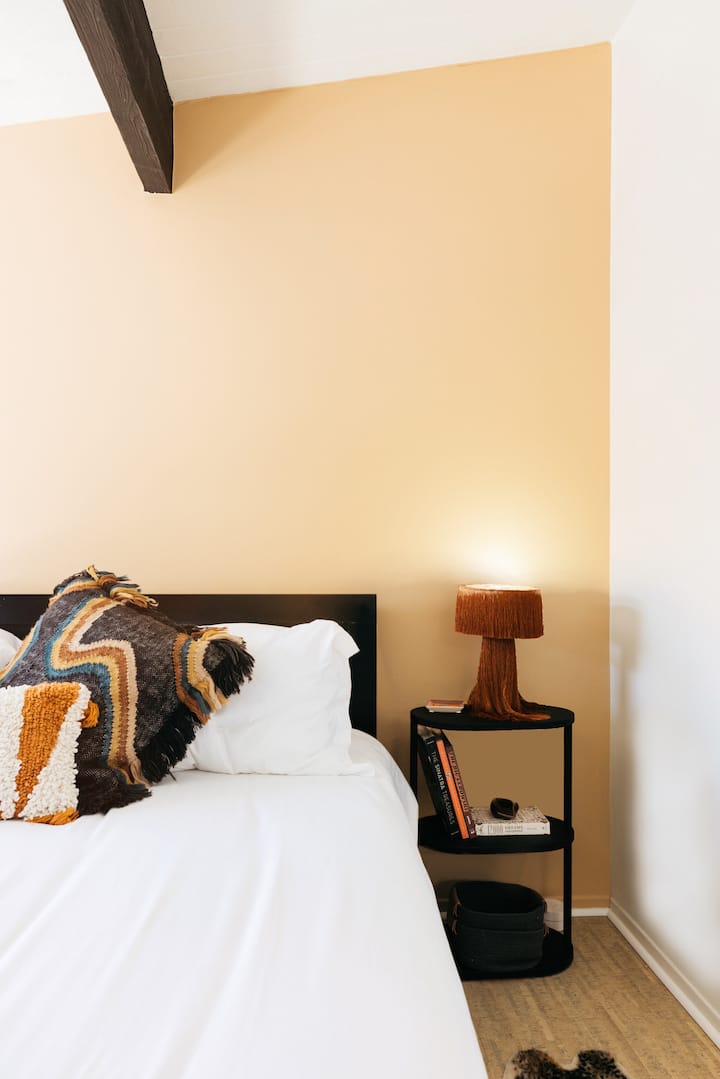 The San Jacinto Room
Wake up feeling like royalty in a plush king bed, step from your patio to an invigorating outdoor shower with uninterrupted views of the majestic San Jacinto Mountains — a private oasis, indulgent & inspiring.