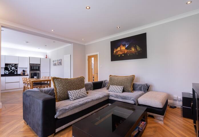 Craigey Beach Home gallery image 3