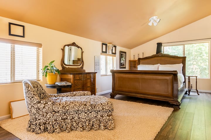 Quiet Mountain Loft - Oakhurst, CA