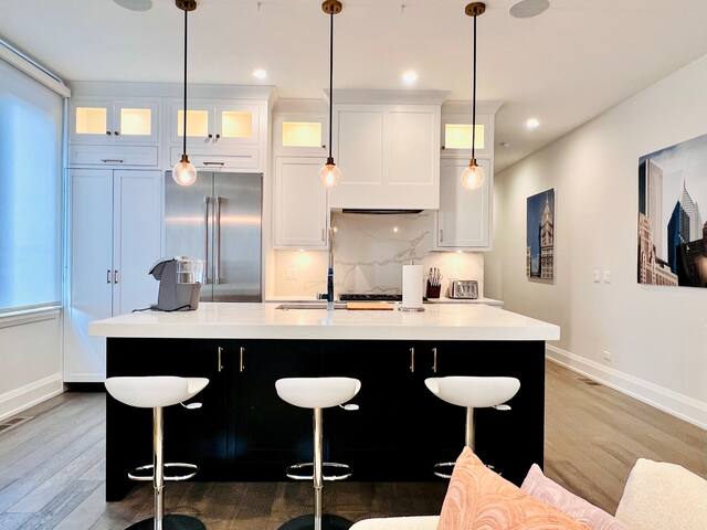 Modern 3BR with Private Rooftop & Free Parking gallery image 5