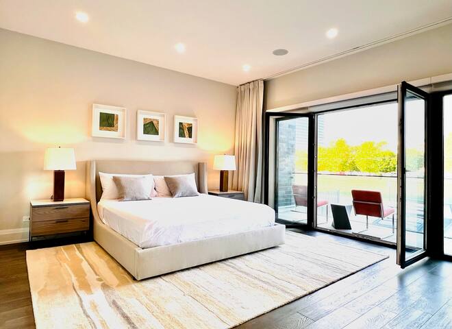 Modern 3BR with Private Rooftop & Free Parking gallery image 3