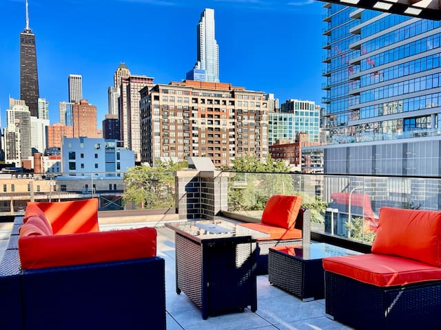 Modern 3BR with Private Rooftop & Free Parking