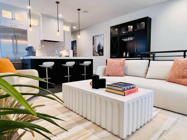 Modern 3BR with Private Rooftop & Free Parking gallery image 4