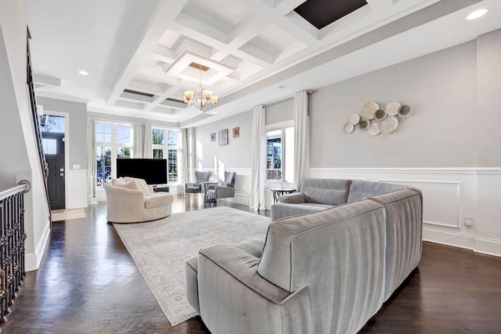 Lux Home Chicago 7mins Downtown