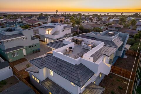 Oceanview Home w/ Rooftop Deck & Garage