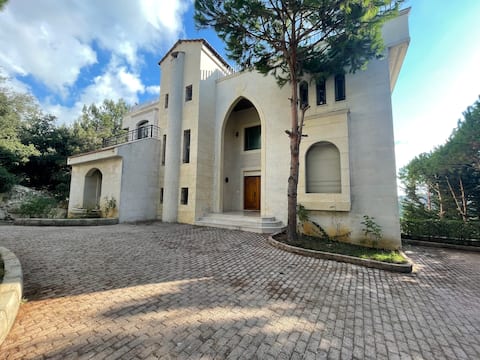 Cheerful 6 Bedroom Villa