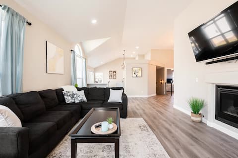 Hot tub. Game Room. Golf Course. Park