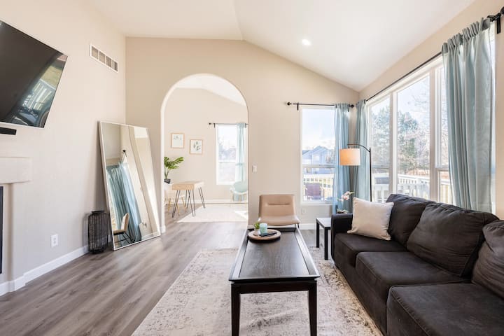 3400sqft. Golf Course. Games. Park. Sleeps 8 - Broomfield, CO