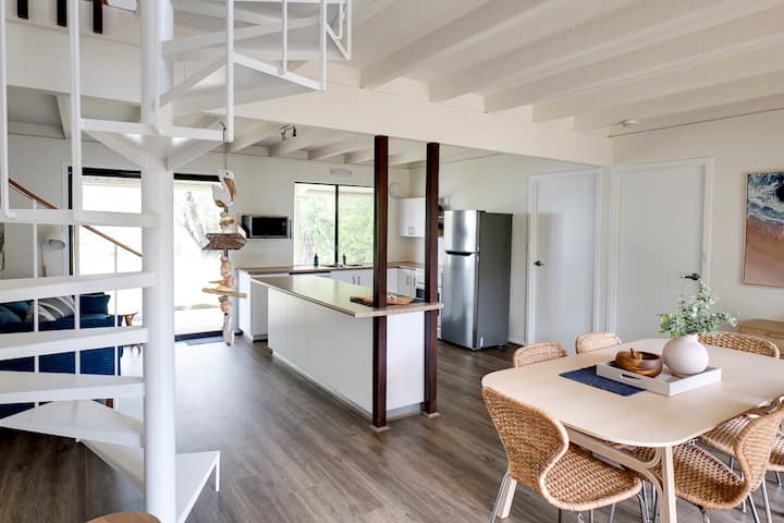 Quindy Beach Cottage – Steps To The Bay - Busselton