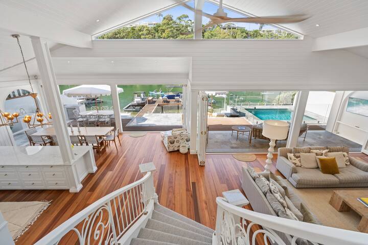 La Casa Blanca – Waterfront Luxury, Walk to beach gallery image 5