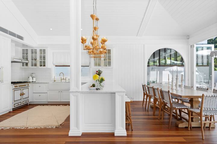 La Casa Blanca – Waterfront Luxury, Walk to beach gallery image 4