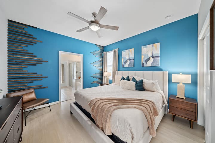 Chumba cha kulala #1 Blue Sanctuary, chenye kitanda chenye starehe sana