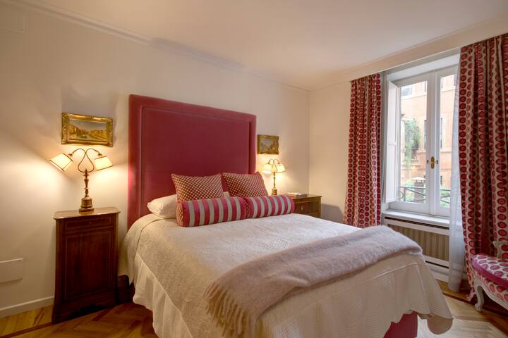 Unique apartment in the heart of the Spanish Steps gallery image 5