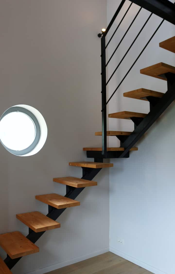 Скали до спалната соба на мезанин кат. 2 единечни кревета. Клима уред. 