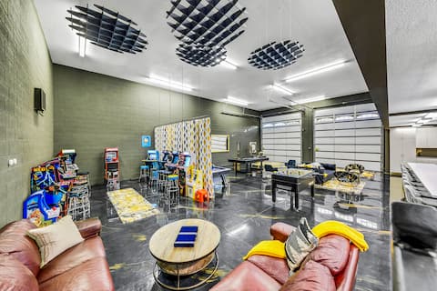 La Dolce Vita Estate - Luxury Retreat w/ Game Room