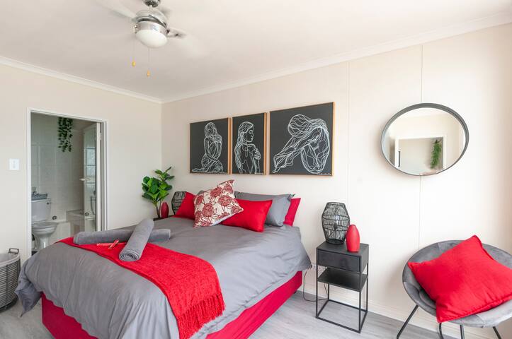 Modern, Gorgeous 2 bedroom vacation apartment! gallery image 5