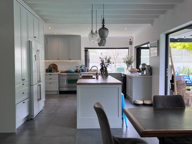 Beautifully bespoke quiet family vacation home gallery image 5