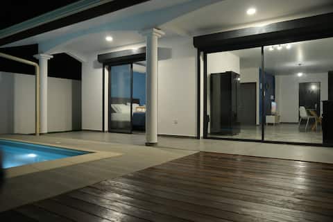 Lodge la Palmeraie & its Heated Pool