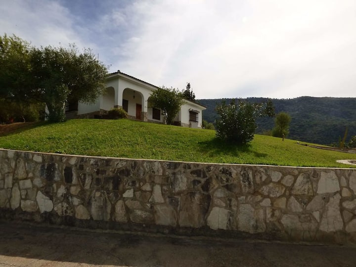 Agradable Chalet Con Piscina - El Bosque, España
