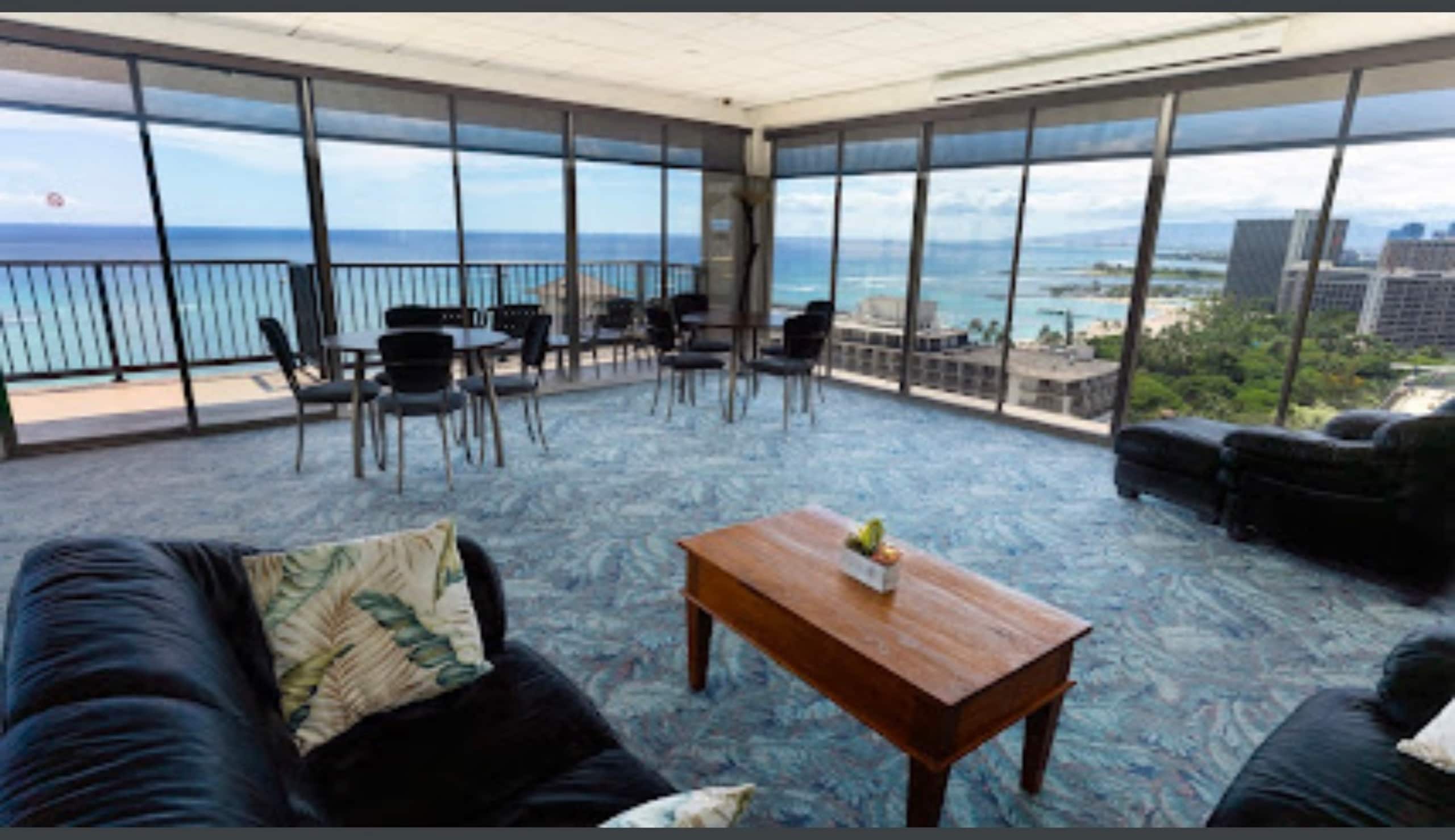 Resort in Honolulu · ★4.33 · 1 bedroom · 2 beds · 2 private baths - Image 21