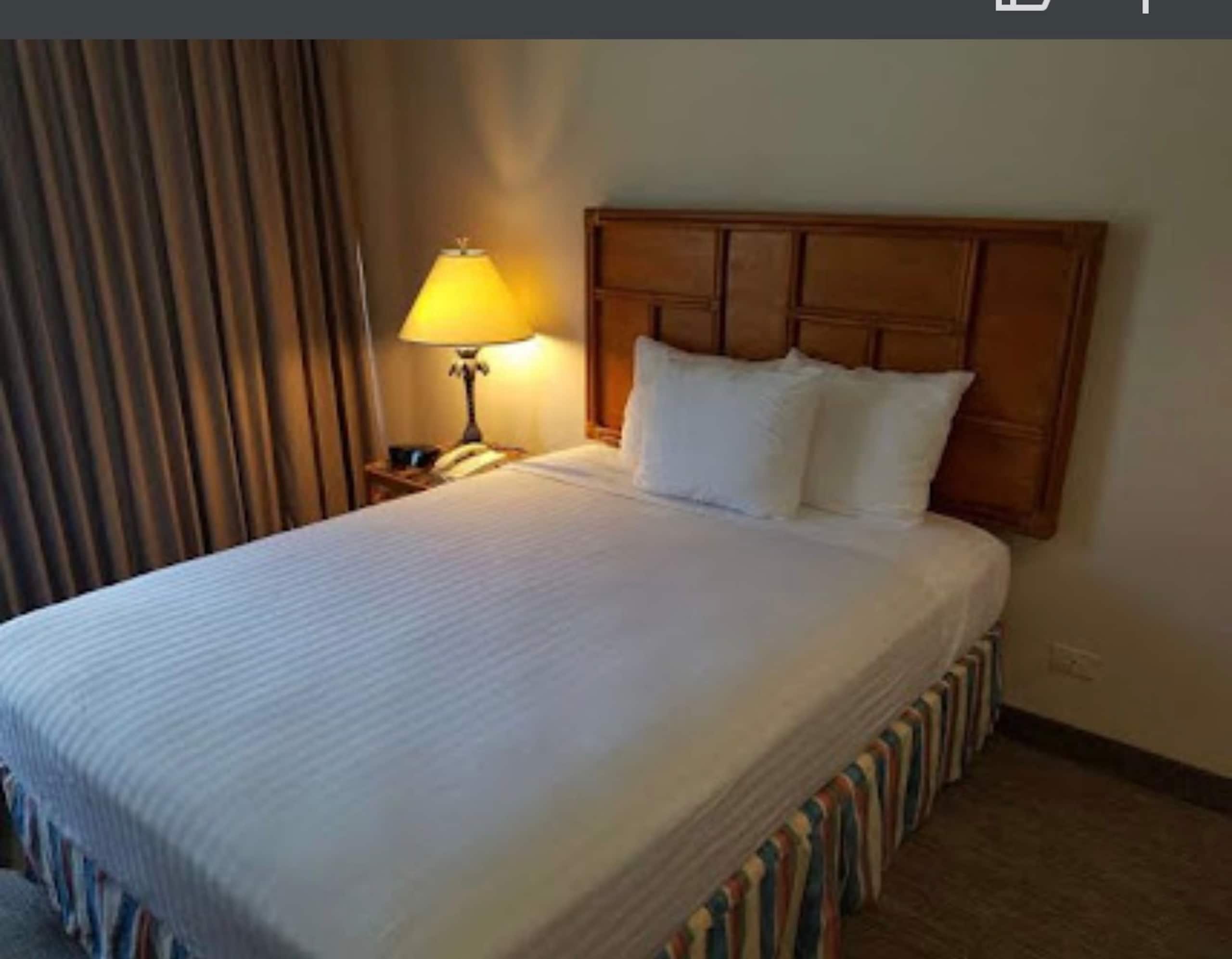 Resort in Honolulu · ★4.33 · 1 bedroom · 2 beds · 2 private baths - Image 5