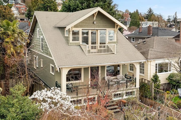 Stately Craftsman- Central Location: Downtown 1 mi