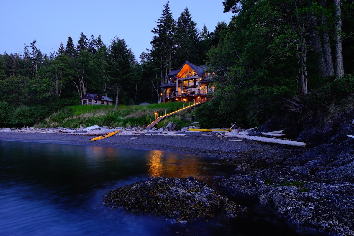 IDEAL Beachfront  Retreat . Experience . Gorgeous!