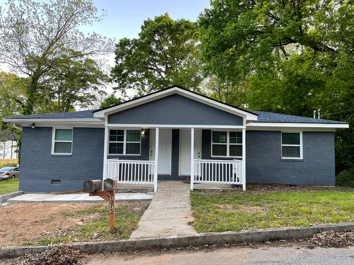 Cozy spot 2 miles from city nightlife and stadiums Apartments for