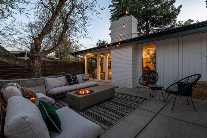 Chic Mid-Mod Cliff May home with hot tub & hammock gallery image 2