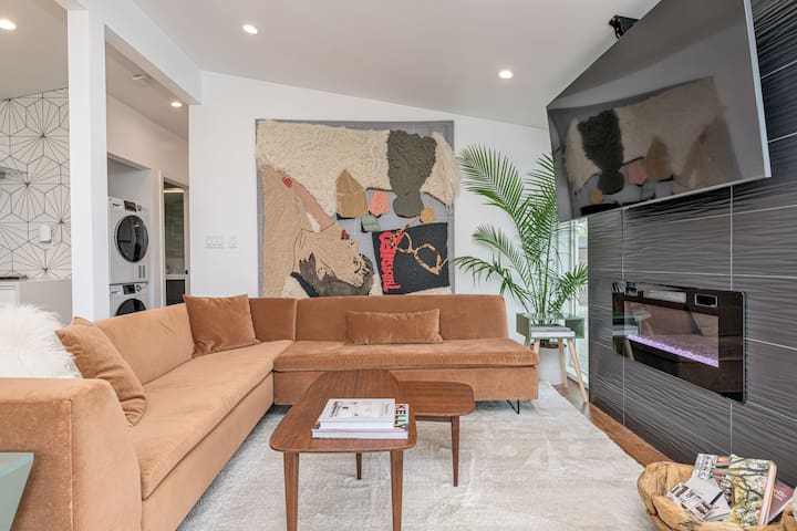 Chic Mid-Mod Cliff May home with hot tub & hammock gallery image 5