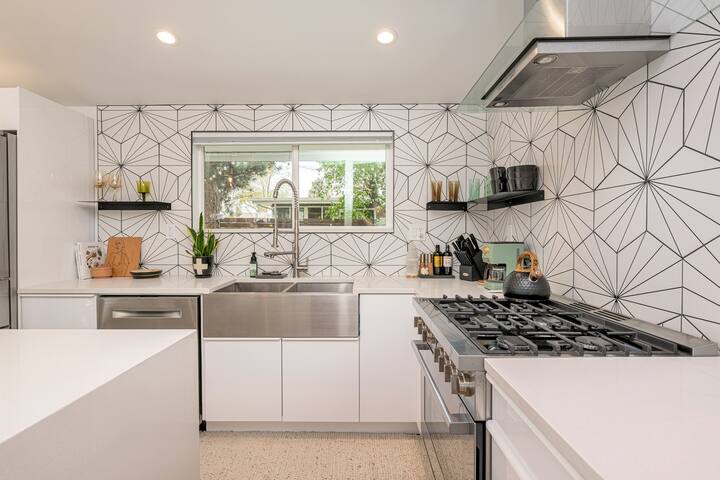 Chic Mid-Mod Cliff May home with hot tub & hammock gallery image 3