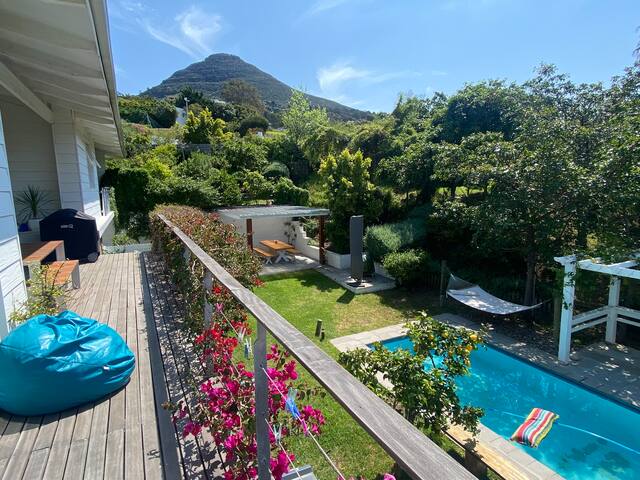 Cheerful 4 bedroom home with pool & stunning views