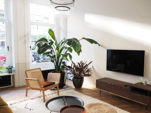 Stylish 3-floor family apartment Amsterdam center gallery image 2