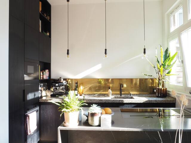 Stylish 3-floor family apartment Amsterdam center gallery image 3