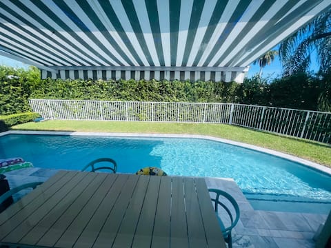 Location,Luxury, Private 4Bdr w/pool, Walk 2beach