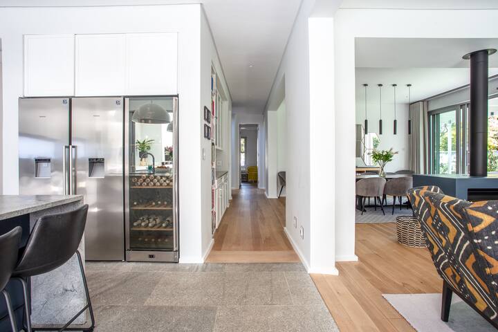 Modern 4-bedroom family home in Rondebosch gallery image 5