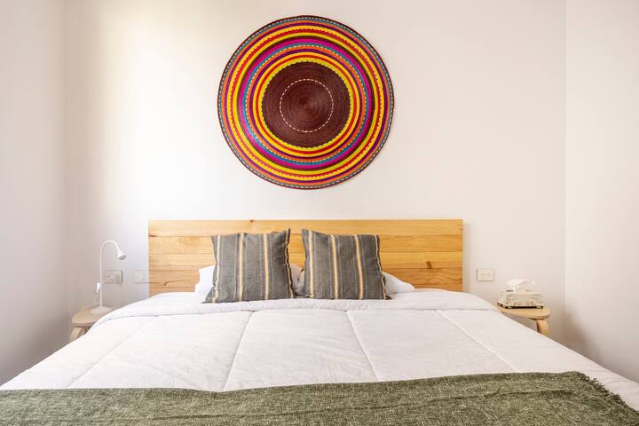 Condesa Gem: Stylish PH with Private Rooftop & Gym gallery image 4