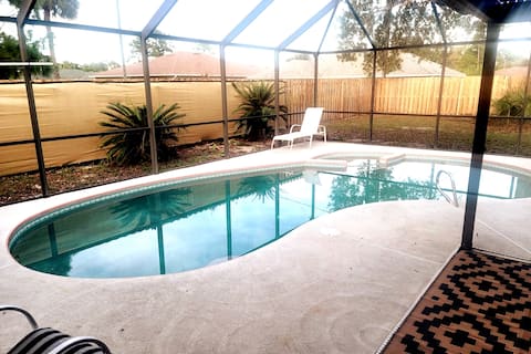 Peaceful, poolside retreat!
