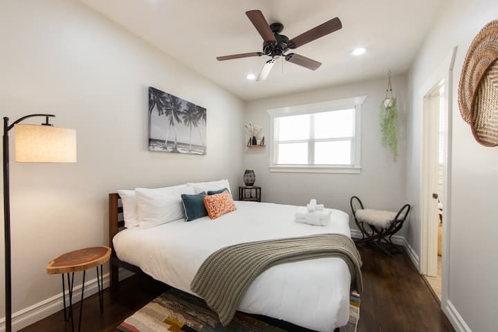 单元2 ：在这张加大双人床上睡个好觉！