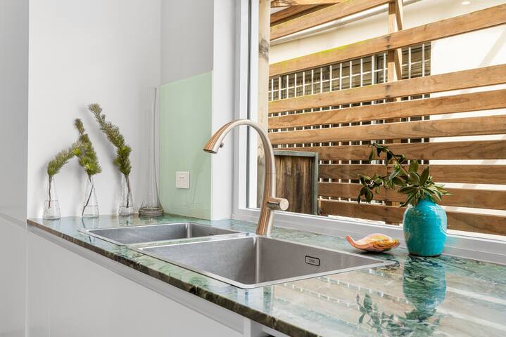 Family Beach House – spacious w yard AC car space gallery image 4