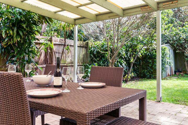 Family Beach House – spacious w yard AC car space gallery image 2