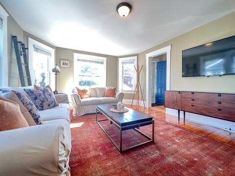 Close to Boston w/ parking & deck, 3-bedroom home
