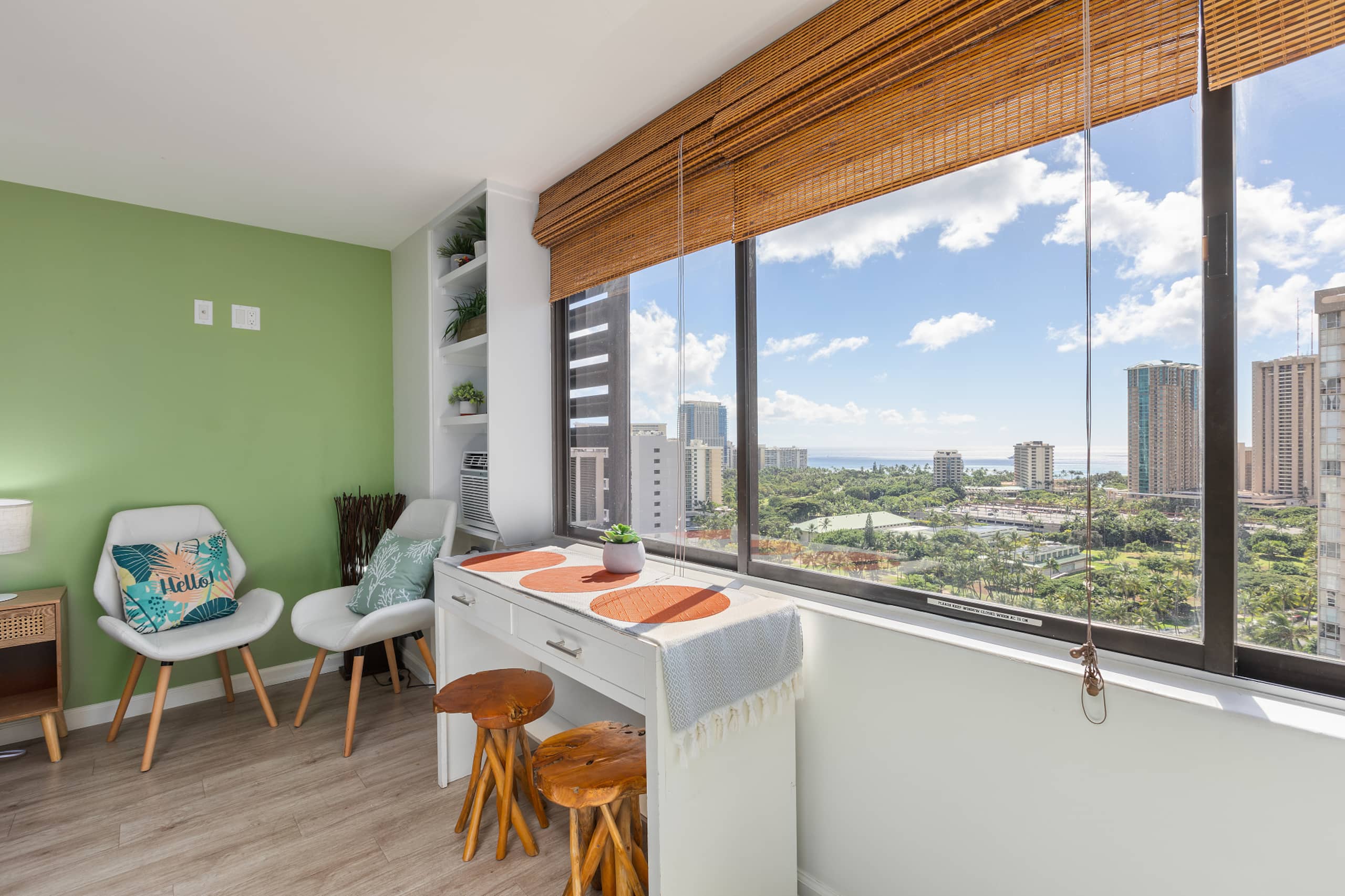Condo in Honolulu · ★4.79 · Studio · 1 bed · 1 private bath - Image 9