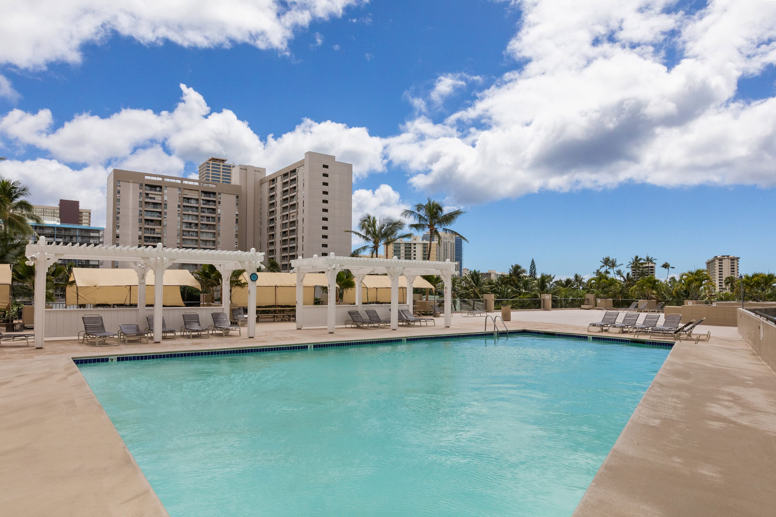 Condo in Honolulu · ★4.79 · Studio · 1 bed · 1 private bath - Image 16