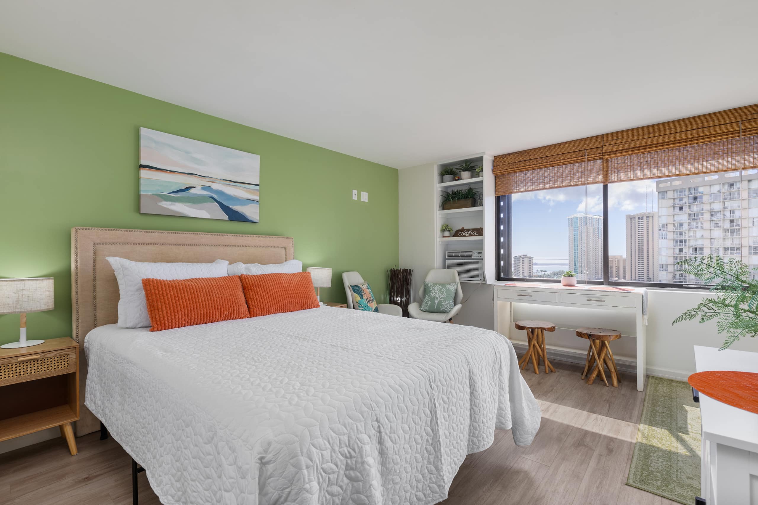 Condo in Honolulu · ★4.79 · Studio · 1 bed · 1 private bath - Image 4