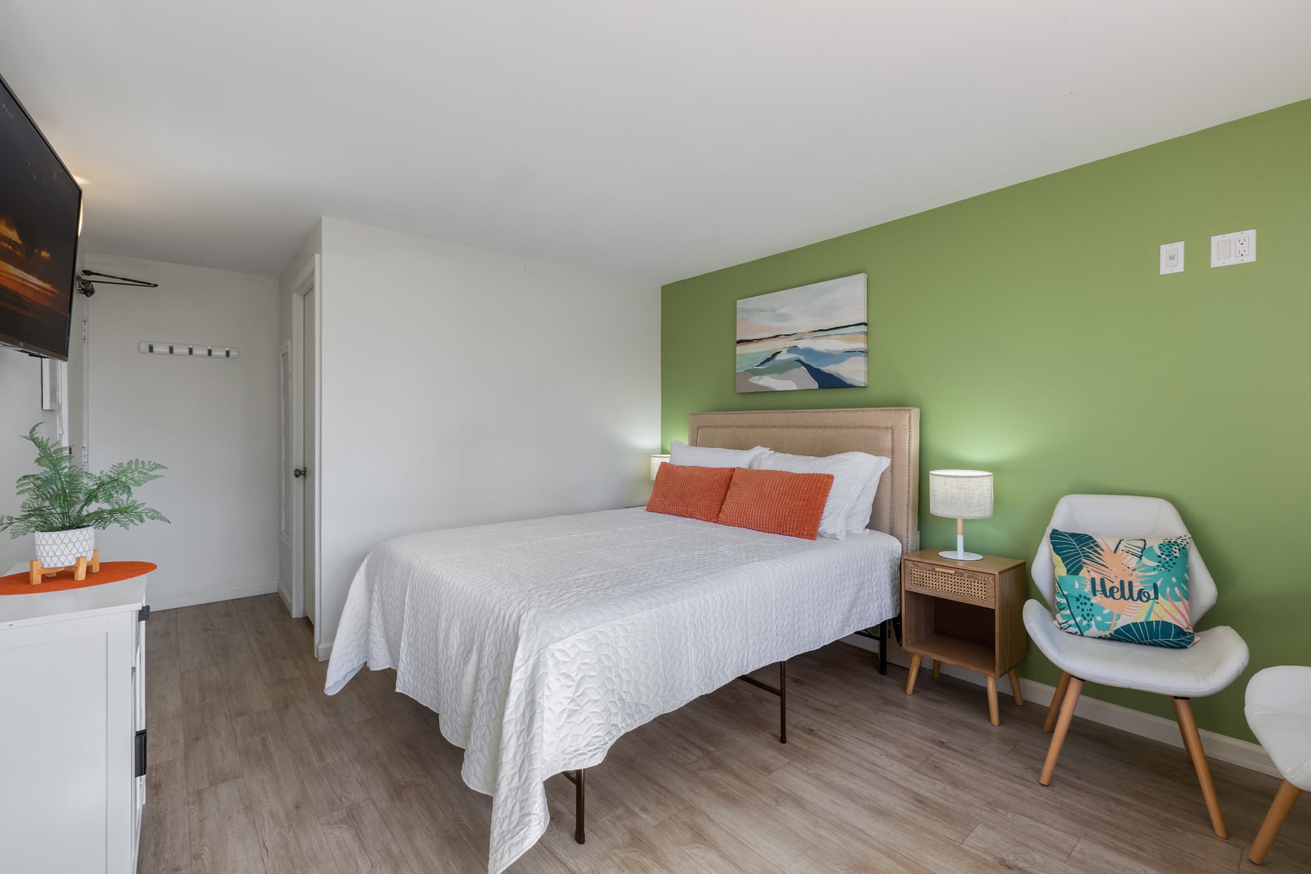 Condo in Honolulu · ★4.79 · Studio · 1 bed · 1 private bath - Image 5