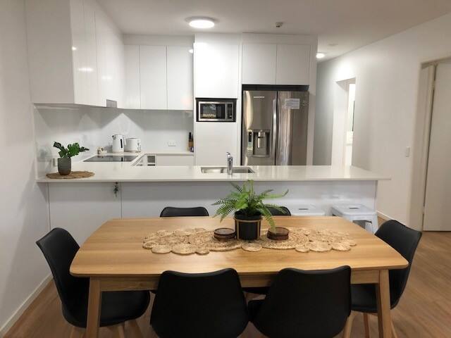 Renovated 2 bedroom poolside apartment gallery image 2