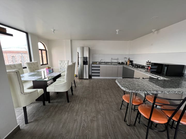 Spacious and beautiful apartment. Complete