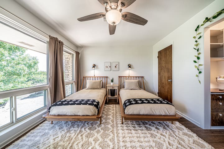 The upstairs twin room has two twin sized comfortable beds and a built-in workspace, complete with black-out curtains. It is also connected to the bonus living space or extra bedroom. 